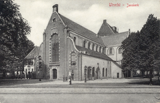 497 Gezicht op de zuid- en westgevel van de Janskerk (Janskerkhof) te Utrecht.